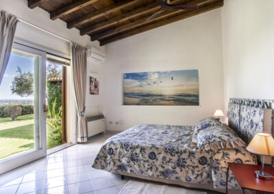 Camera da letto con accesso al giardino