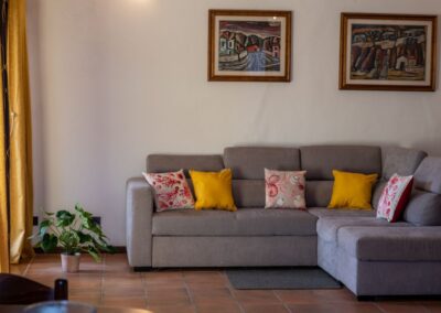 Soggiorno accogliente di una casa vacanza in Sardegna