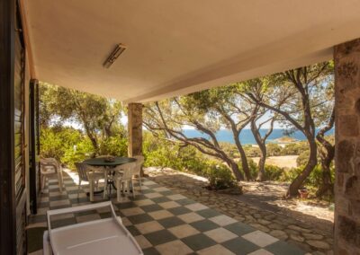 Veranda vista mare di una casa vacanza in Sardegna