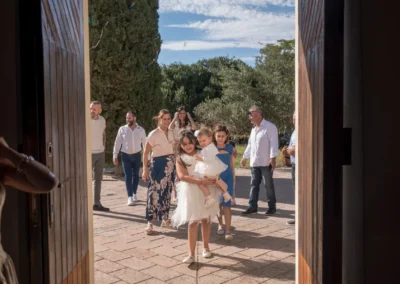 arrivo ala chiesa di domus del maria per il battesimo