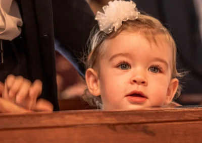 bambina durante il suo battesimo a domus de maria