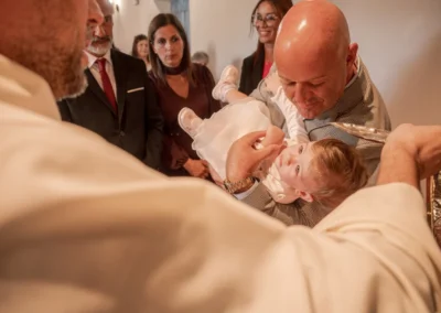 bimbo battezzato con l'acqua